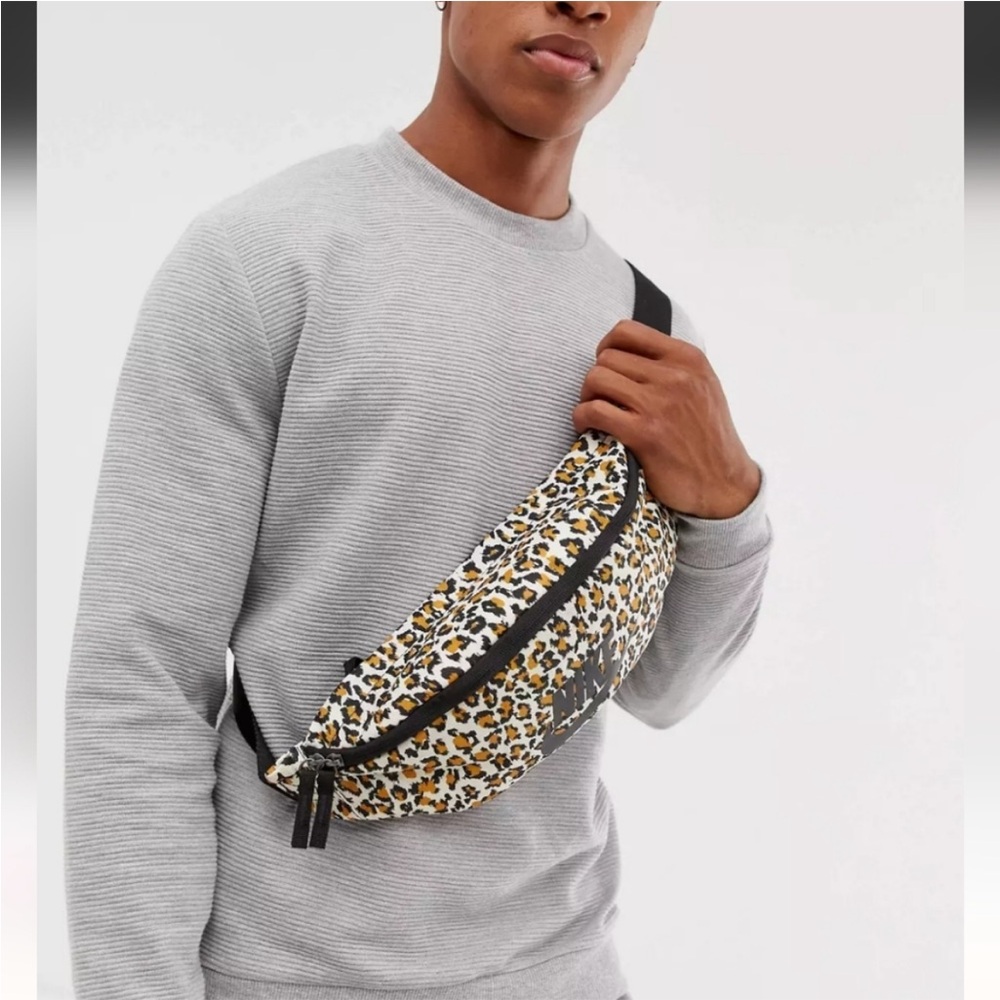Nike Sportswear Leopard Big Logo Heritage Hip Waist Bum Bag Fanny Pack Cheetah